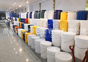 野战肥屄吉安容器一楼涂料桶、机油桶展区